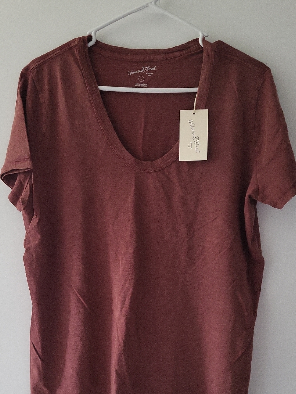 Universal Thread Short Sleeve Scoop Neck Tee in Rust Brown